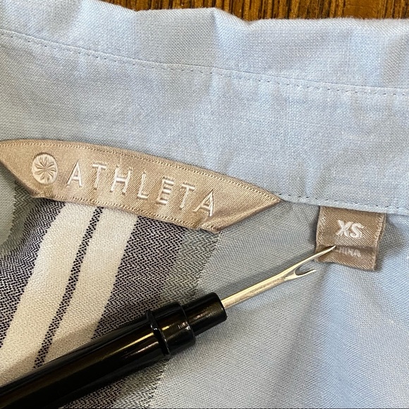 ATHLETA CHAMBRAY MARINWOOD STRIPED POPLIN RELAXED LIGHT BLUE BUTTON DOWN TOP - Picture 14 of 16